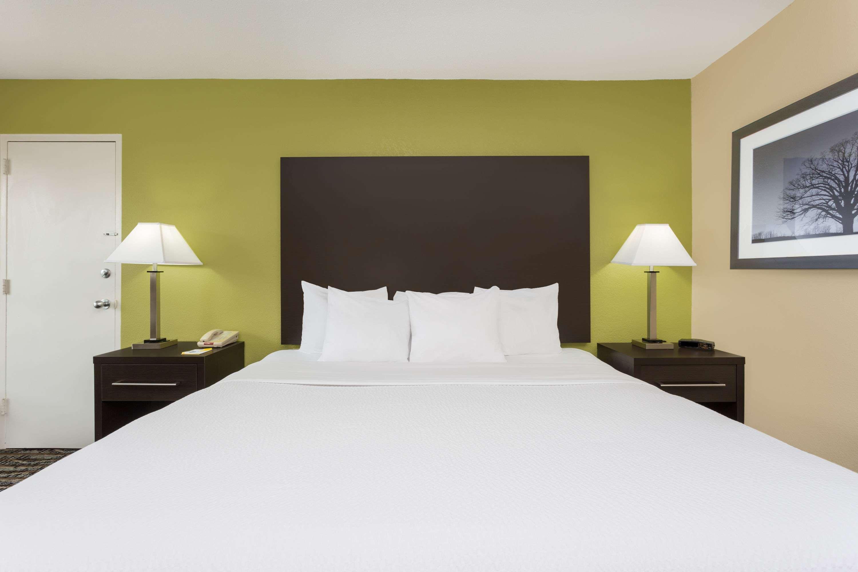 Days Inn By Wyndham Asheville/Mall 外观 照片