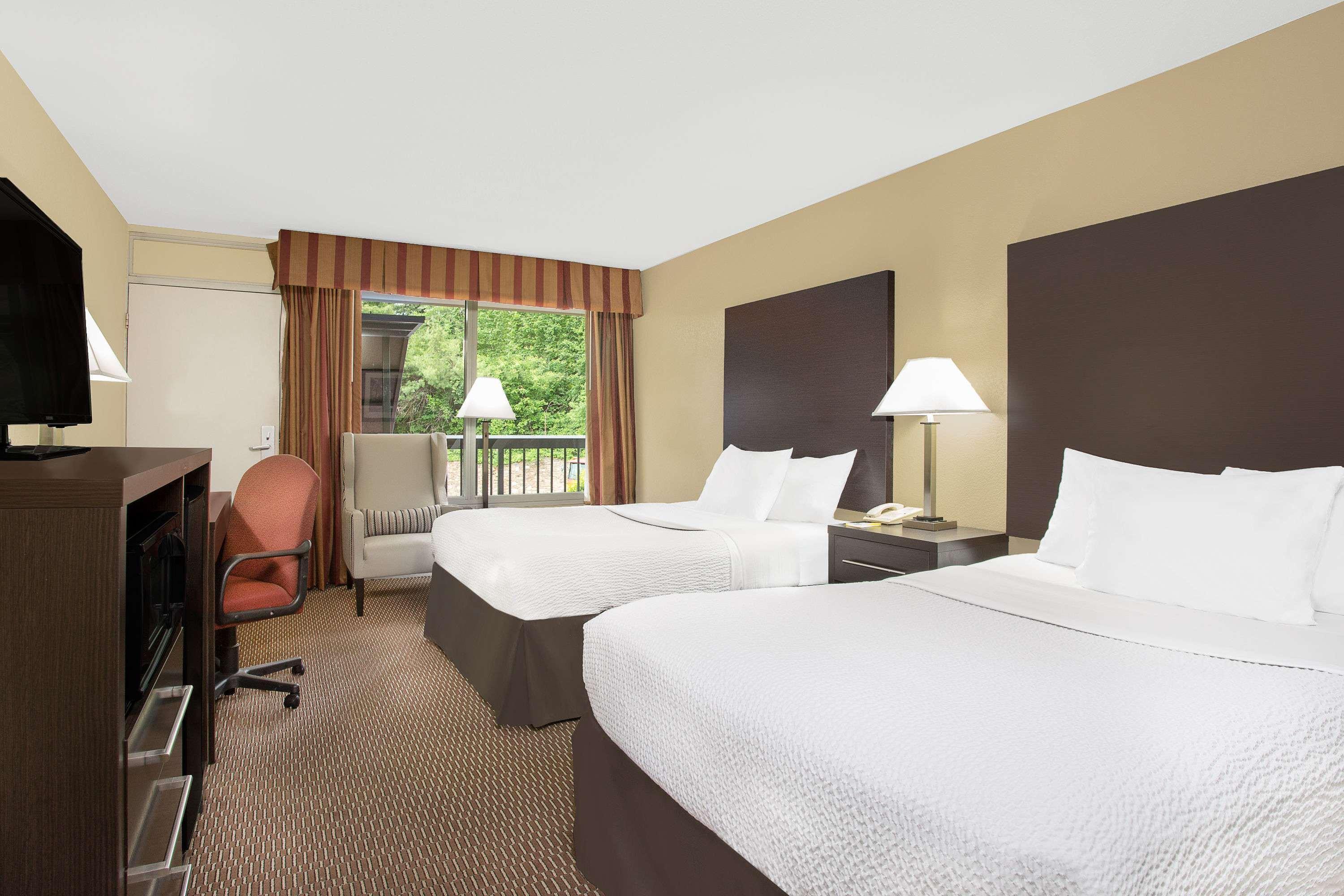 Days Inn By Wyndham Asheville/Mall 外观 照片
