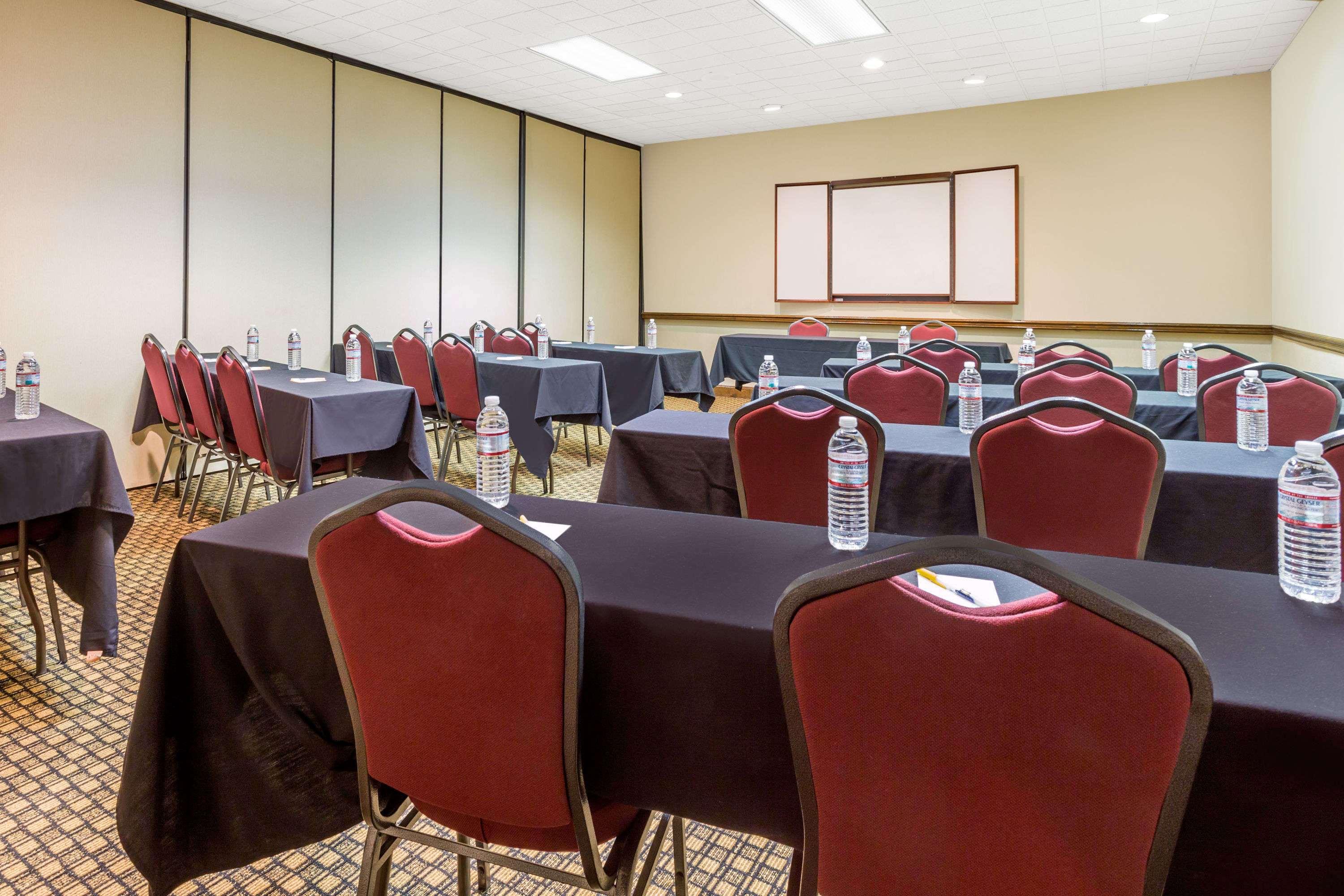Days Inn By Wyndham Asheville/Mall 外观 照片